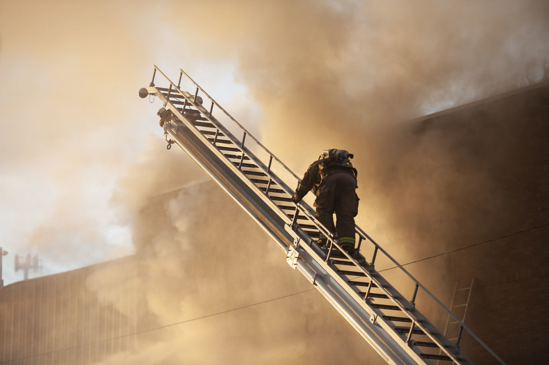 Shores Building Fire 18 (03/21/19)